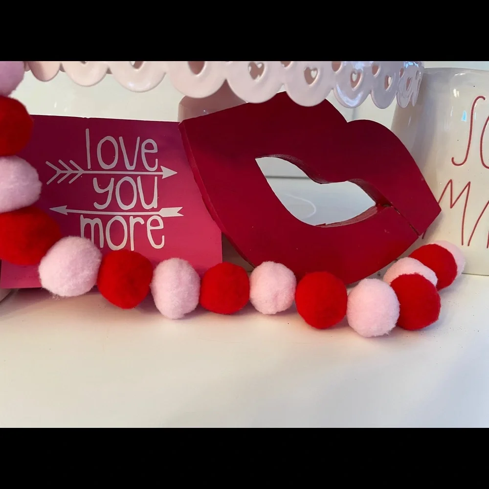 Red & pink Pom Pom garland valentines